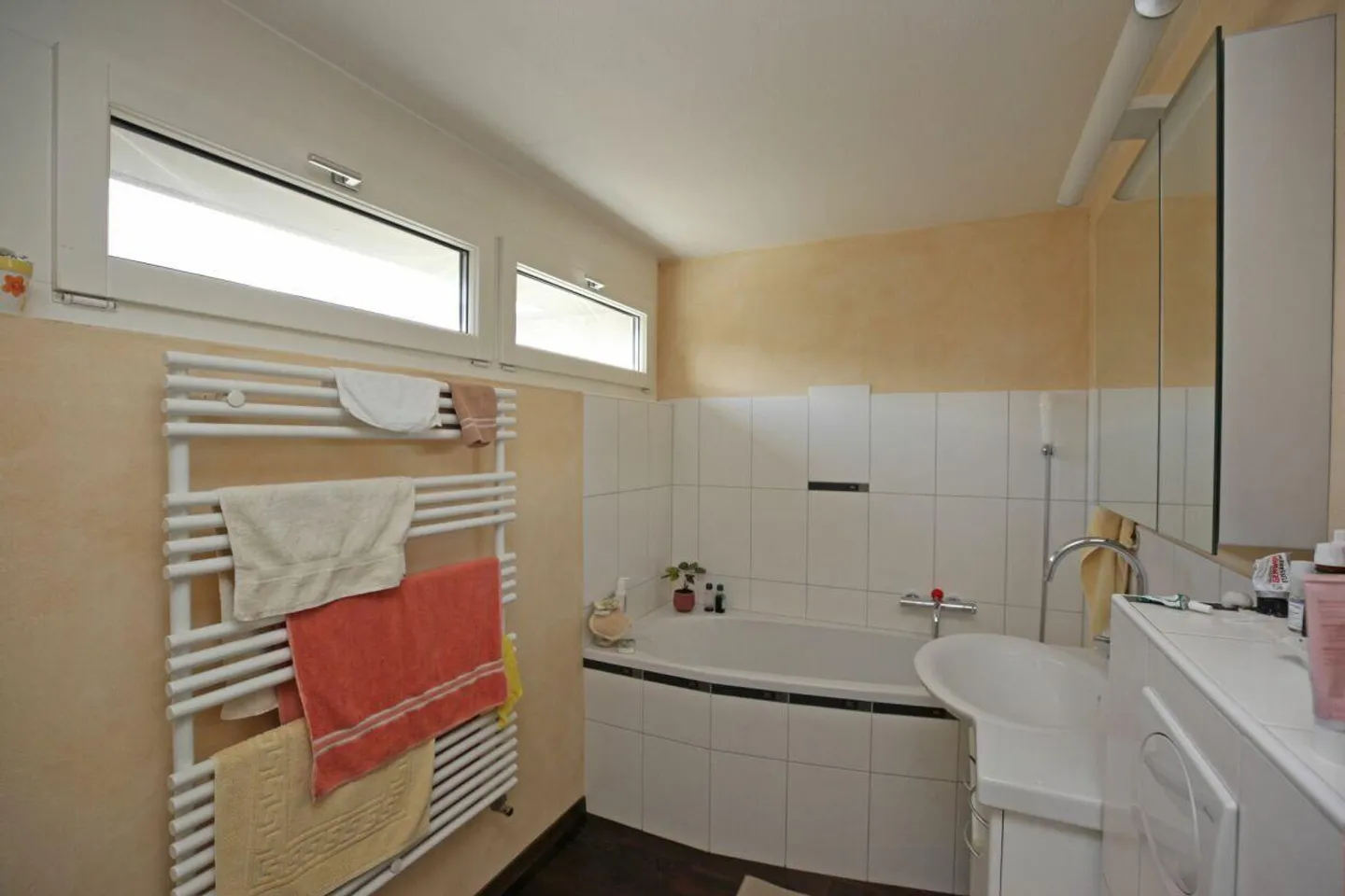 5-Room Corner House with Extension, Garden & Community Pool - Photo 11 of 14