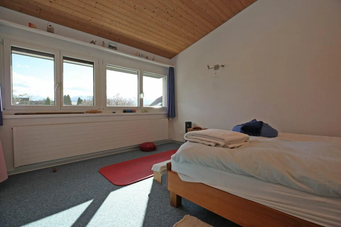 5-Room Corner House with Extension, Garden & Community Pool - Photo 13 of 14