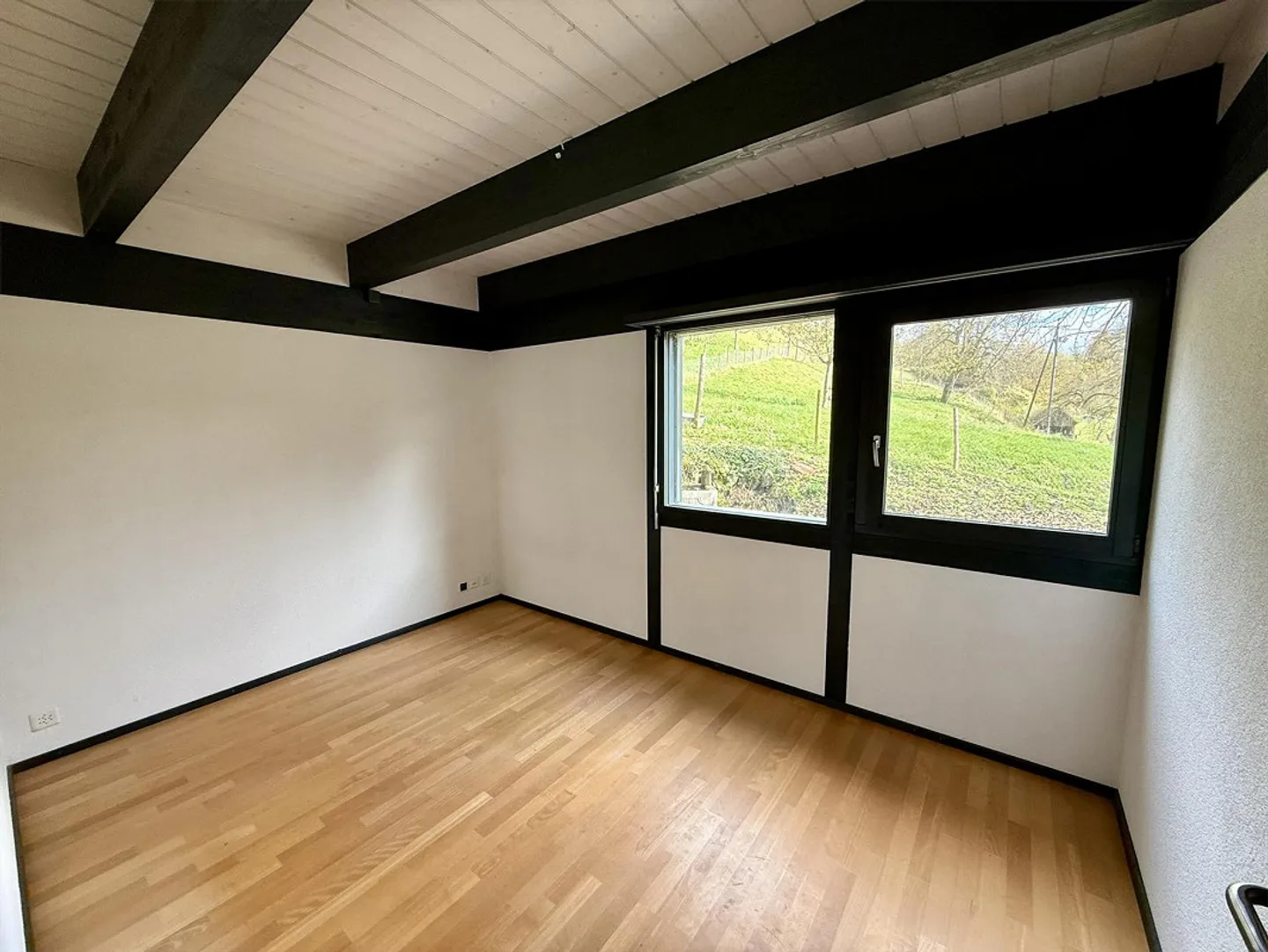 Lichtdurchflutetes 5.5-Zimmer-EFH mit Naturweiher und Weitblick - Foto 11 von 24