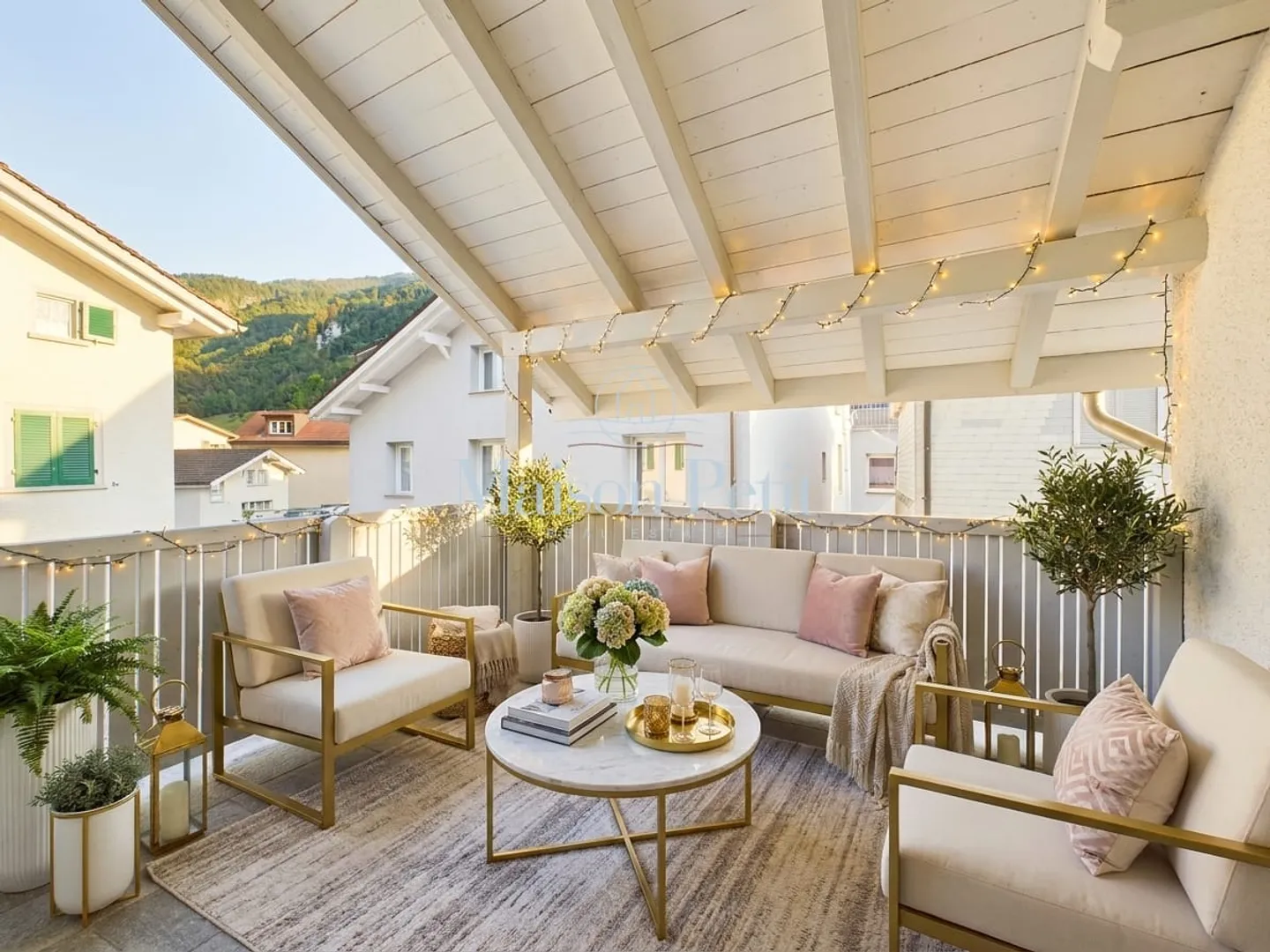 Charming Family Home with Garden - Photo 2 of 13