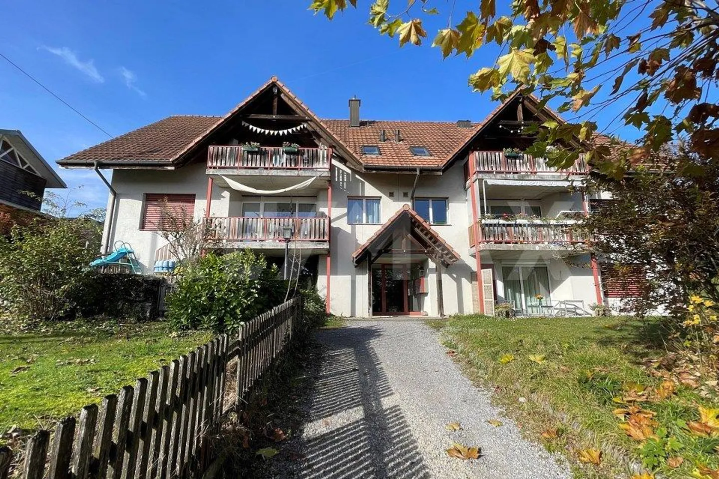 Attraktives Renditeobjekt  Vollvermietetes Mehrfamilienhaus an zen... - Foto 1 von 9