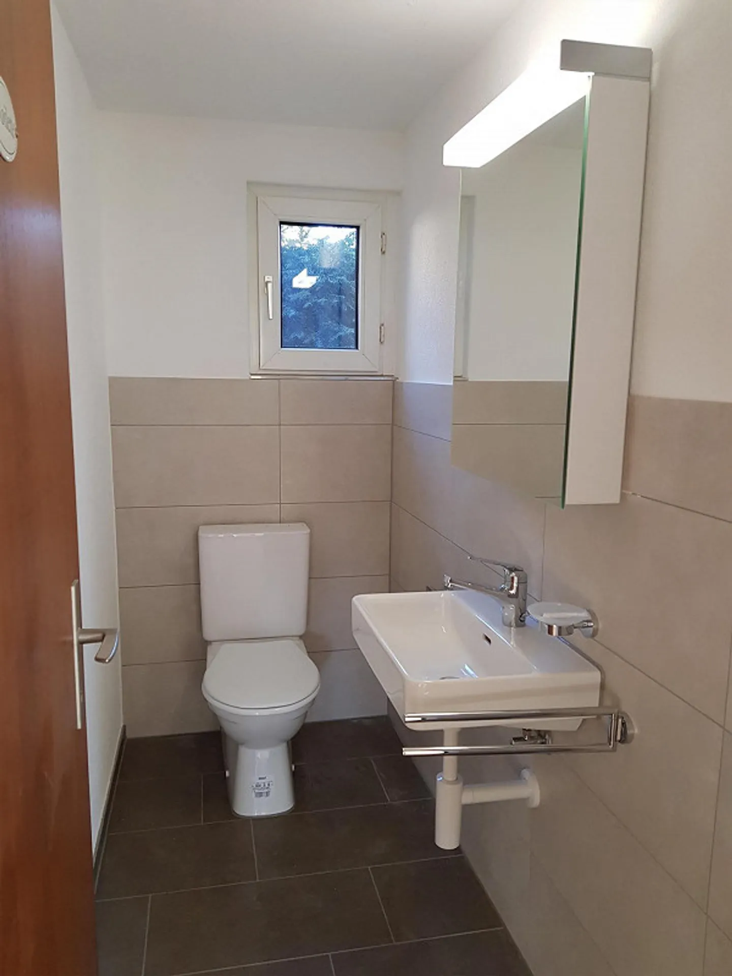 Grosser Bastelraum mit eigenem WC zu vermieten - Foto 3 von 5