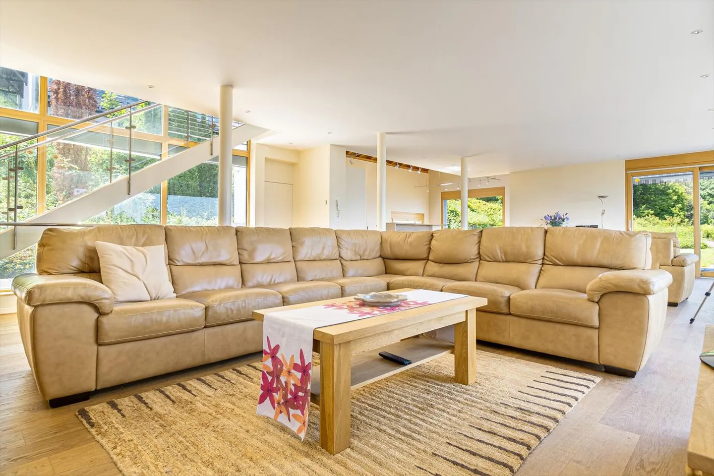 Luxuriöse Architektenvilla mit atemberaubendem 180° Blick auf den Genfersee! - Foto 12 von 13