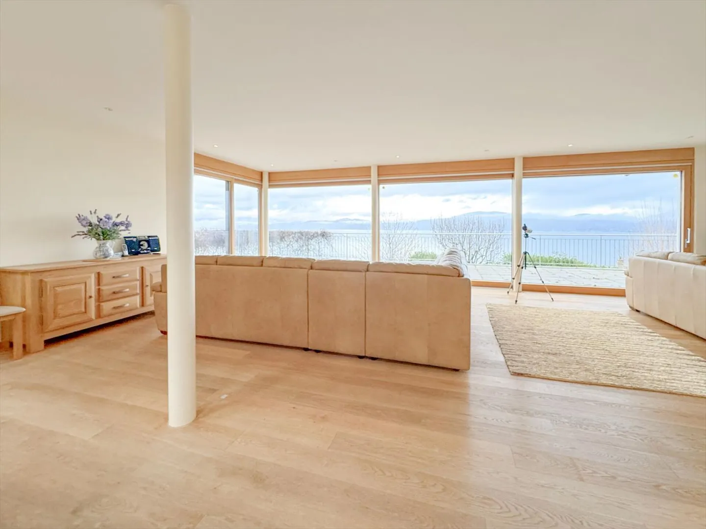 Luxuriöse Architektenvilla mit atemberaubendem 180° Blick auf den Genfersee! - Foto 11 von 13