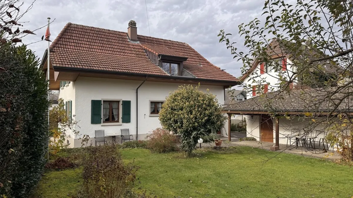 Casa unifamiliare con giardino - Foto 4 di 14