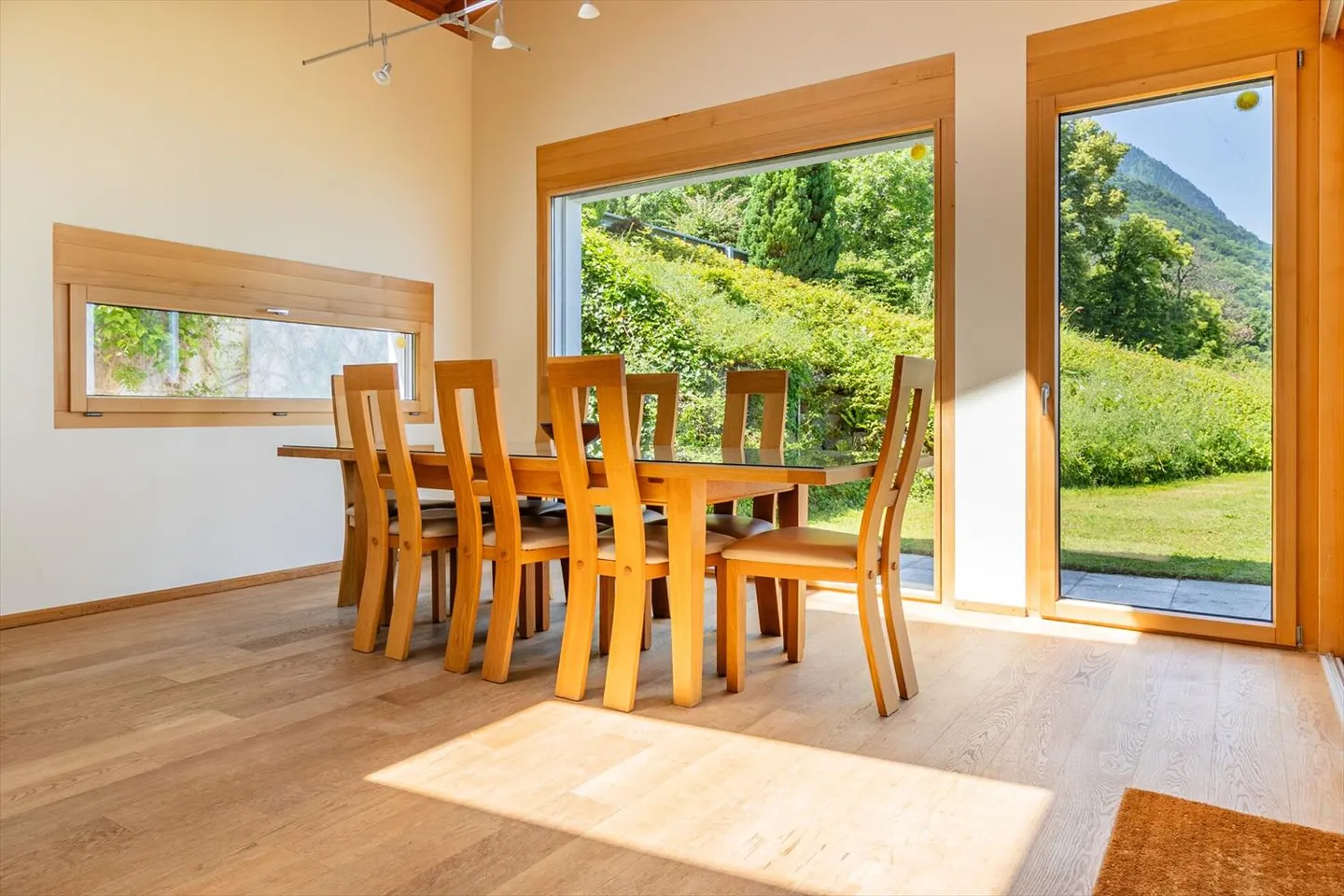 Luxuriöse Architektenvilla mit atemberaubendem 180° Blick auf den Genfersee! - Foto 8 von 13