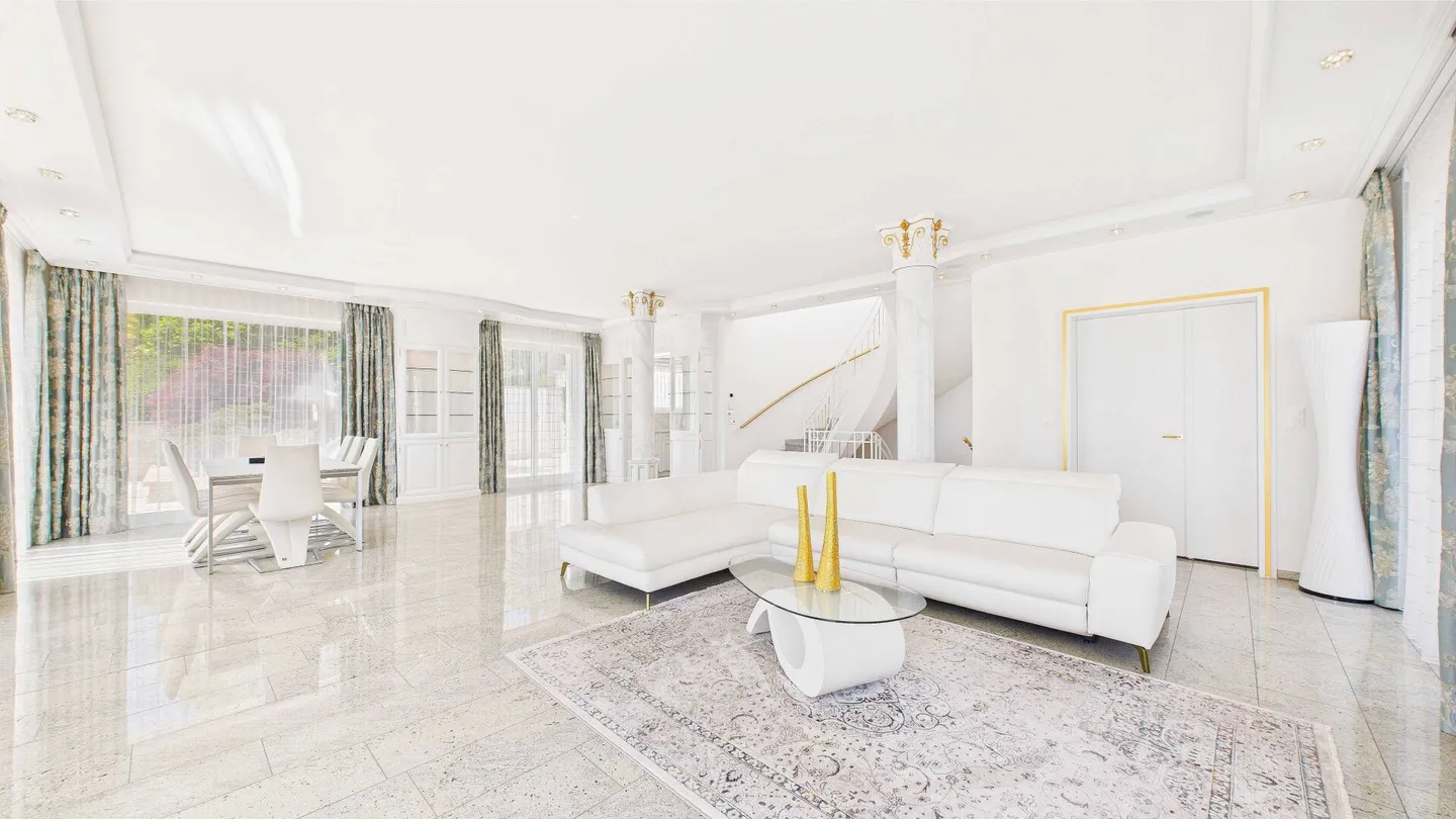 Classic Elegance with a View - a Property of Exceptional Quality in Geroldswil - Photo 3 of 7