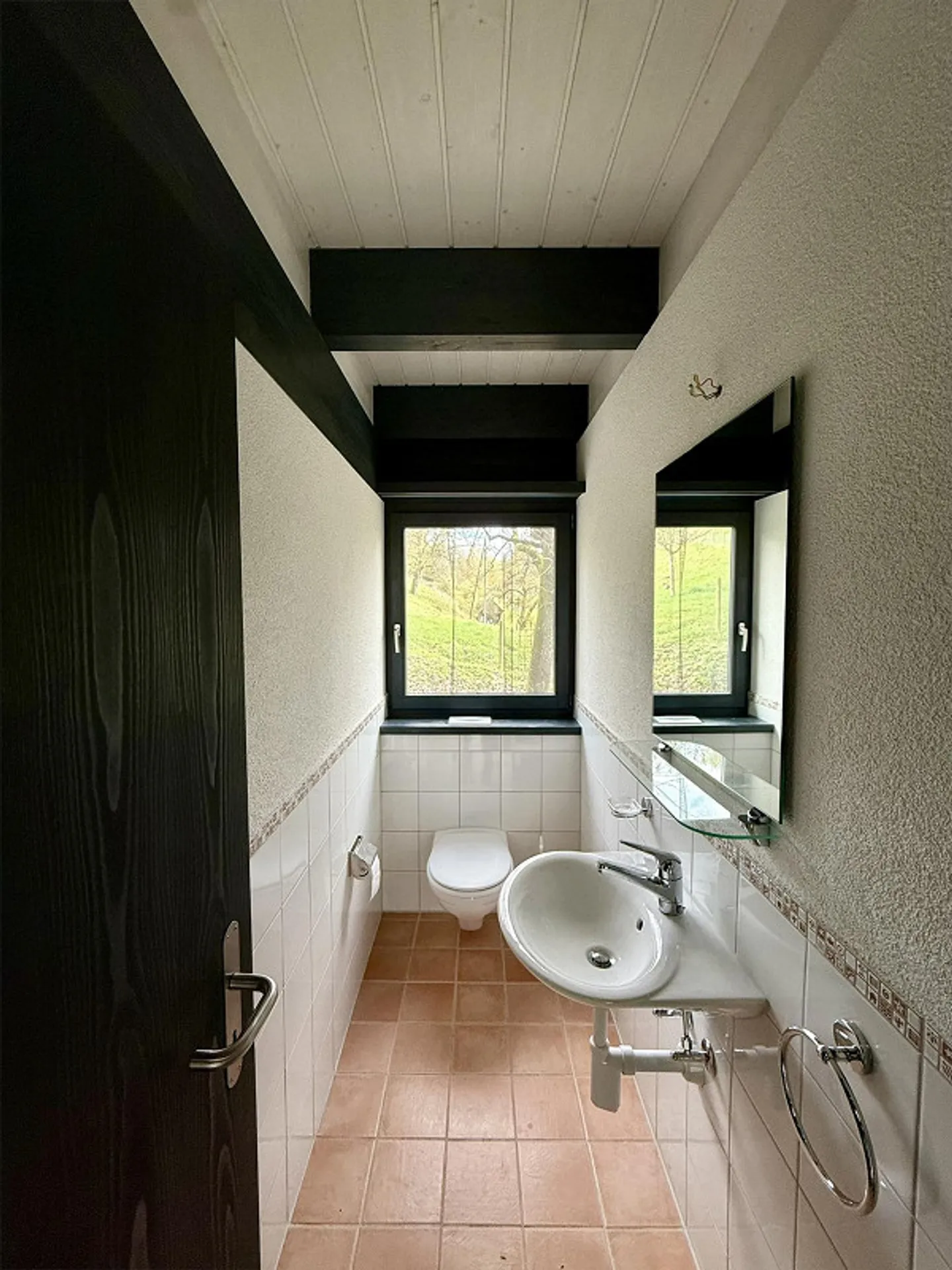 Lichtdurchflutetes 5.5-Zimmer-EFH mit Naturweiher und Weitblick - Foto 12 von 24