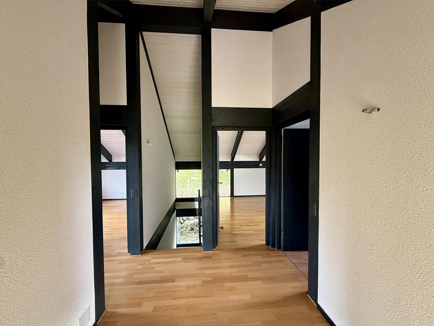 Lichtdurchflutetes 5.5-Zimmer-EFH mit Naturweiher und Weitblick - Foto 13 von 24