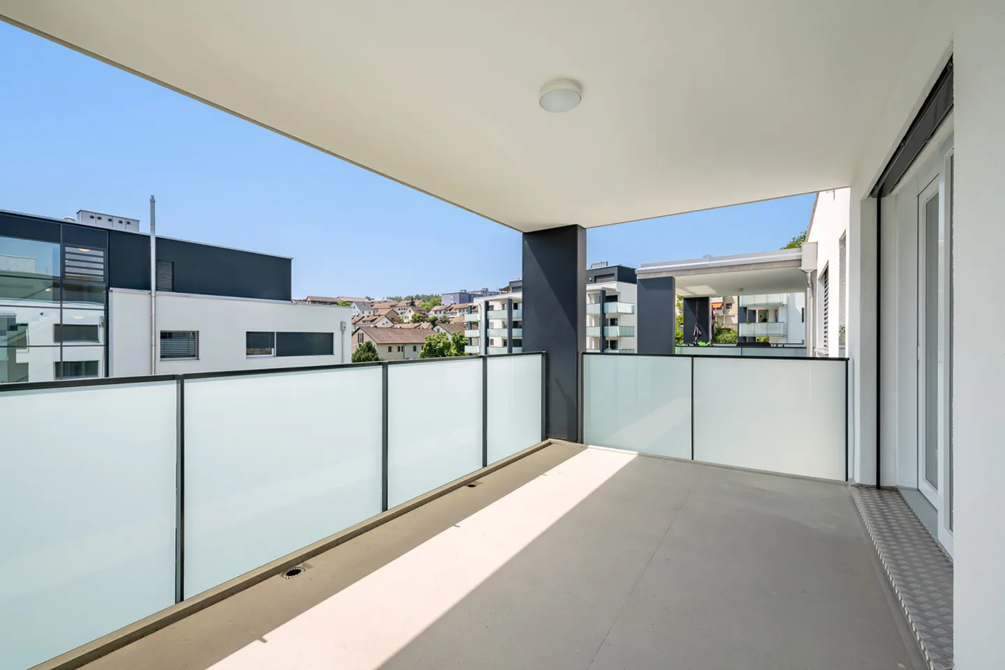 Ampio appartamento nuovo con vista - Foto 4 di 8