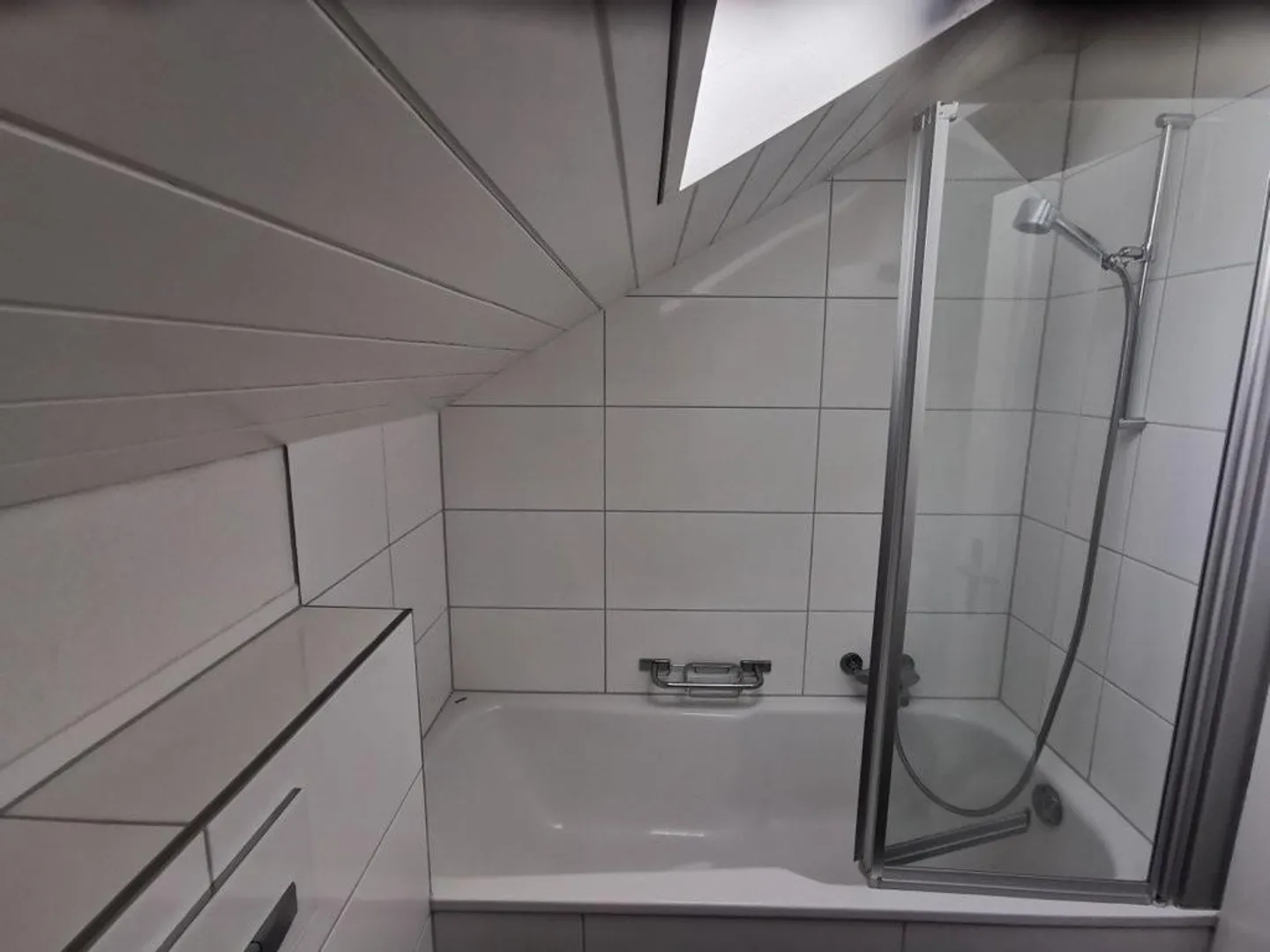 Pretty attic apartment near Lake Wohlensee - Photo 3 of 6