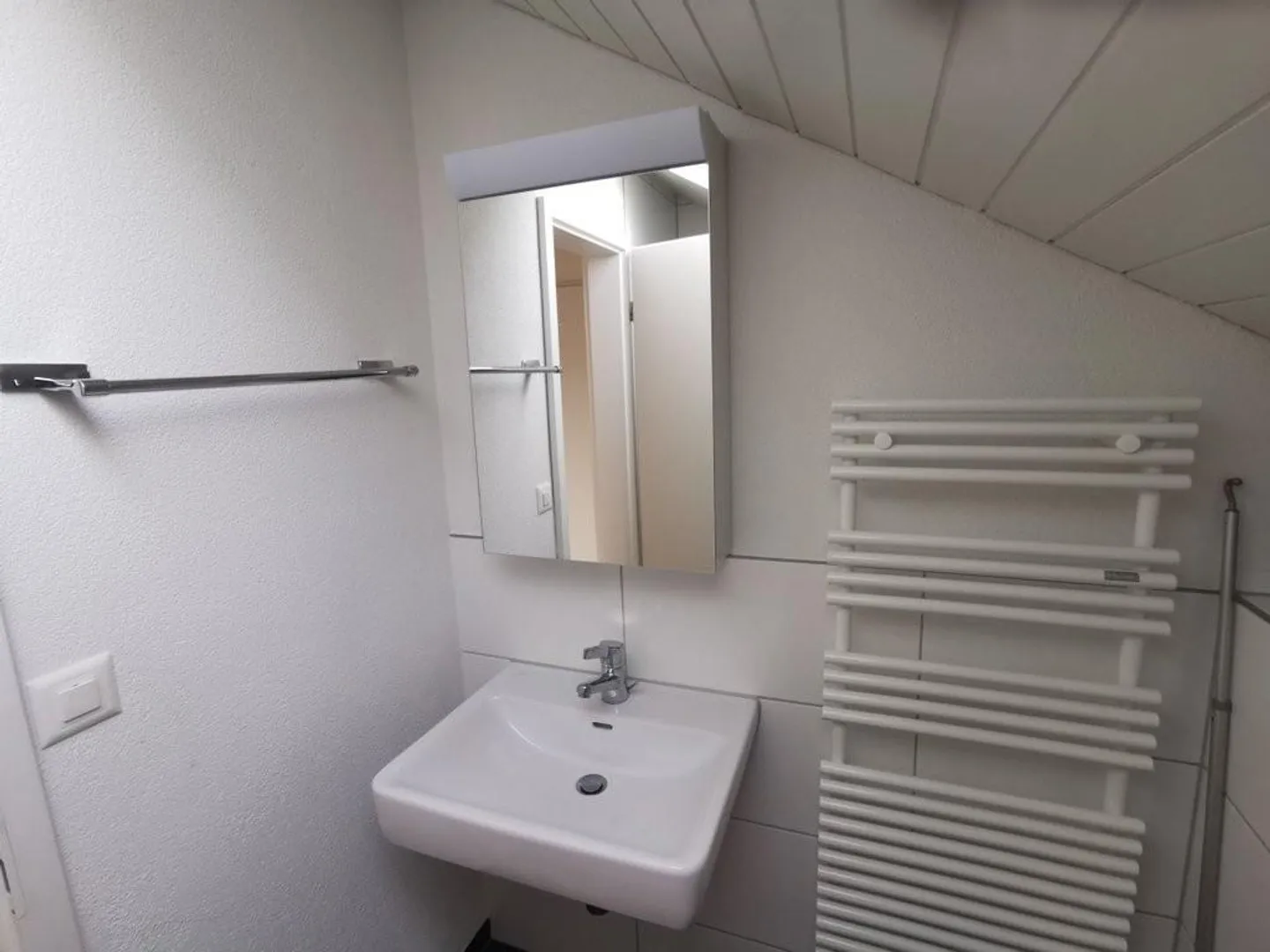 Pretty attic apartment near Lake Wohlensee - Photo 4 of 6