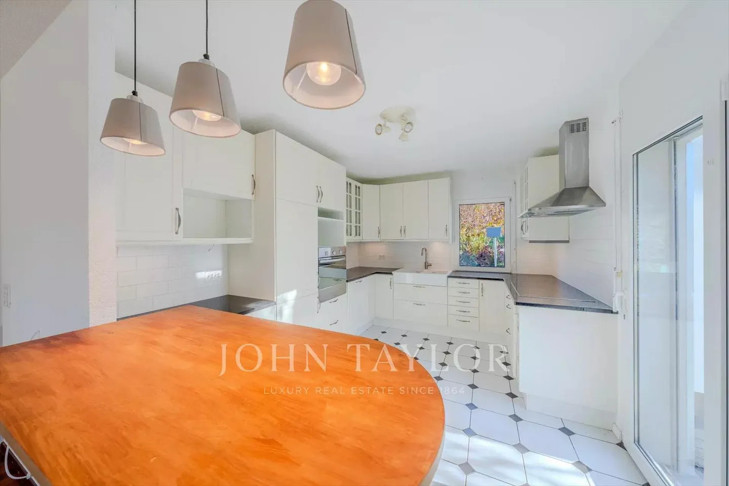 Charmante Doppelhaushälfte in einer grünen Umgebung in Montreux - Foto 2 von 9