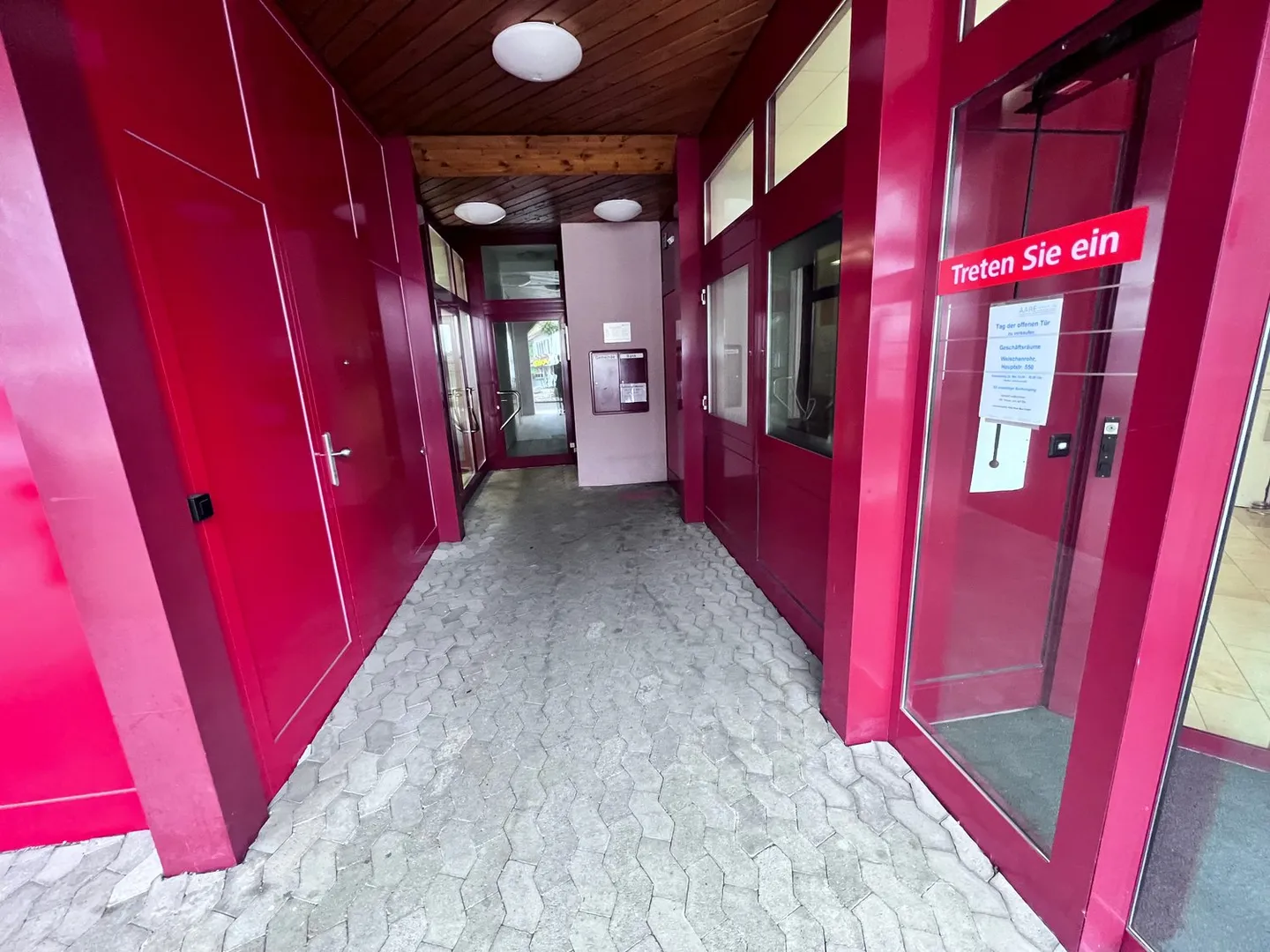 Sono al Gopfriedstutz un chiosco.. o forse una banca? Sono in un hotel o in una cassa? - Foto 6 di 33