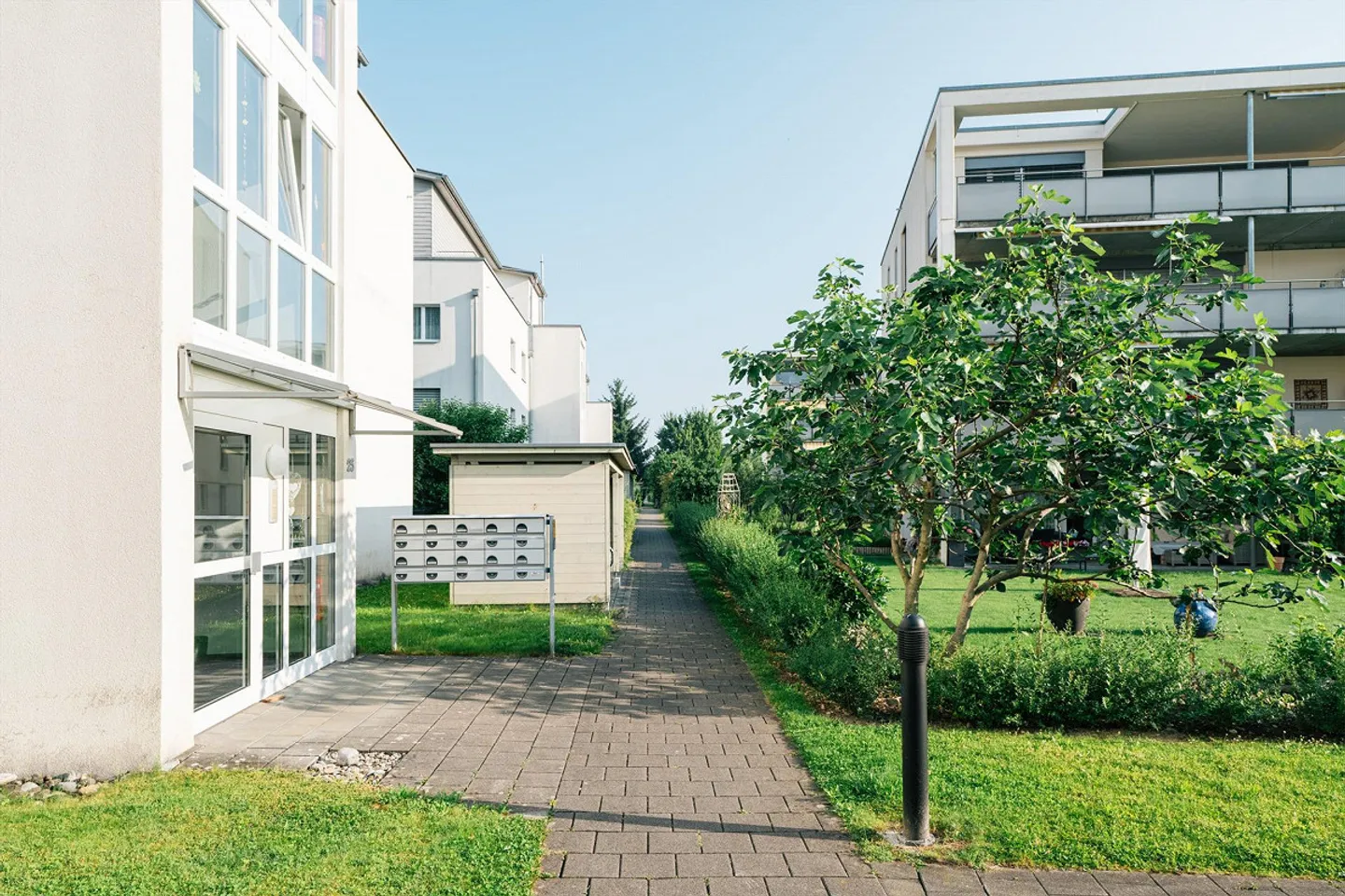 Bright 4½-room apartment with balcony and parking space in Thun - Photo 2 of 12