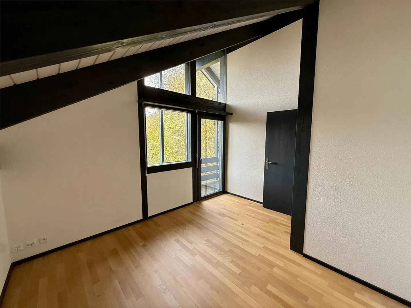 Lichtdurchflutetes 5.5-Zimmer-EFH mit Naturweiher und Weitblick - Foto 18 von 24