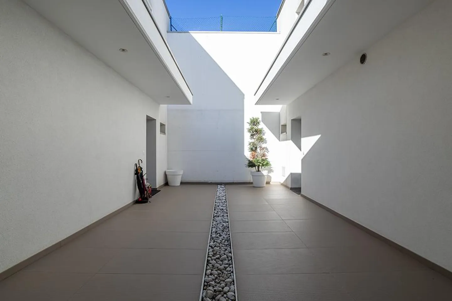 MERAVIGLIOSO ATTICO DUPLEX CON PISCINA A MANNO - Foto 3 di 22