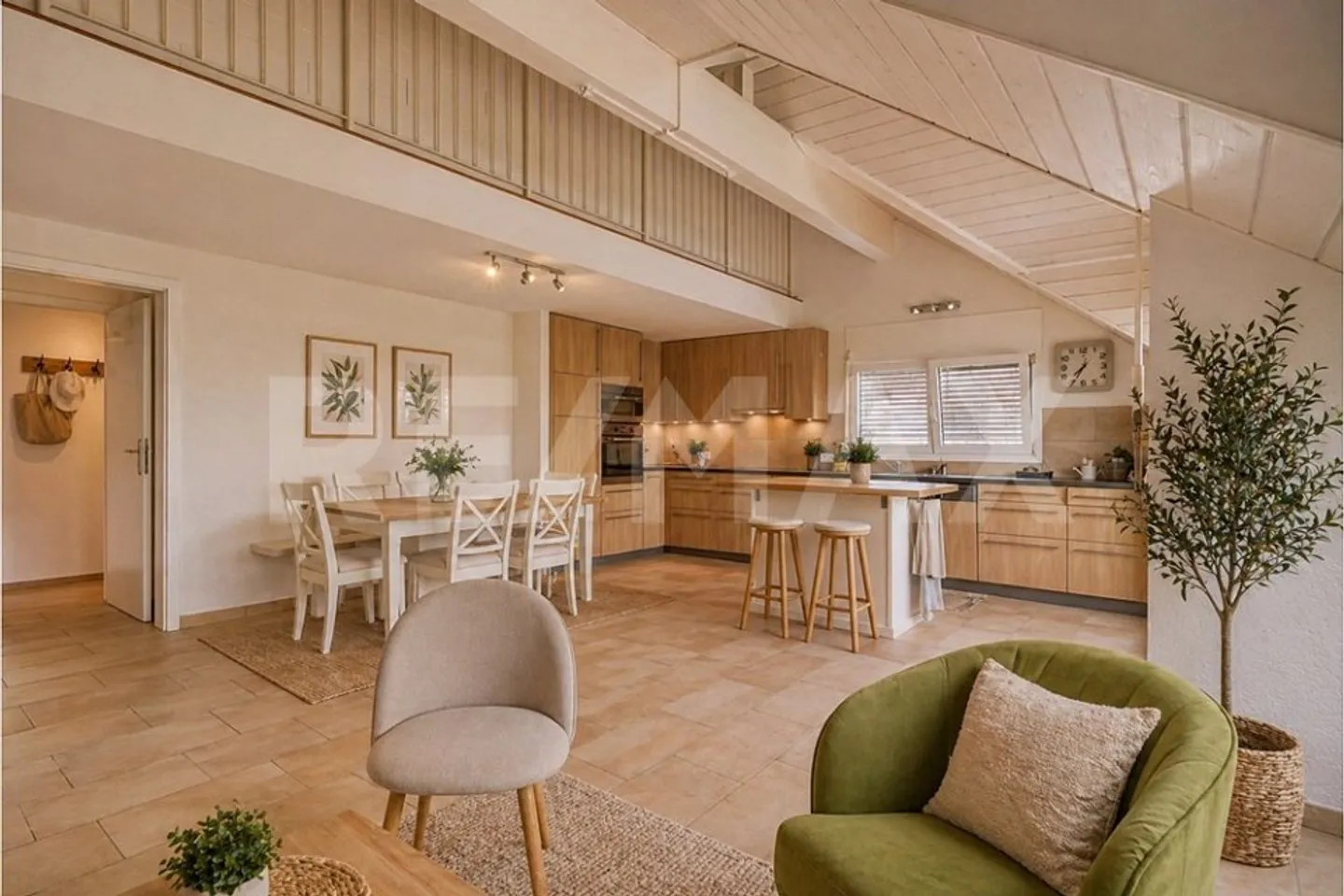 Duplex top floor | Cathedral ceiling, 180° view of the Alps & countryside... - Photo 1 of 8
