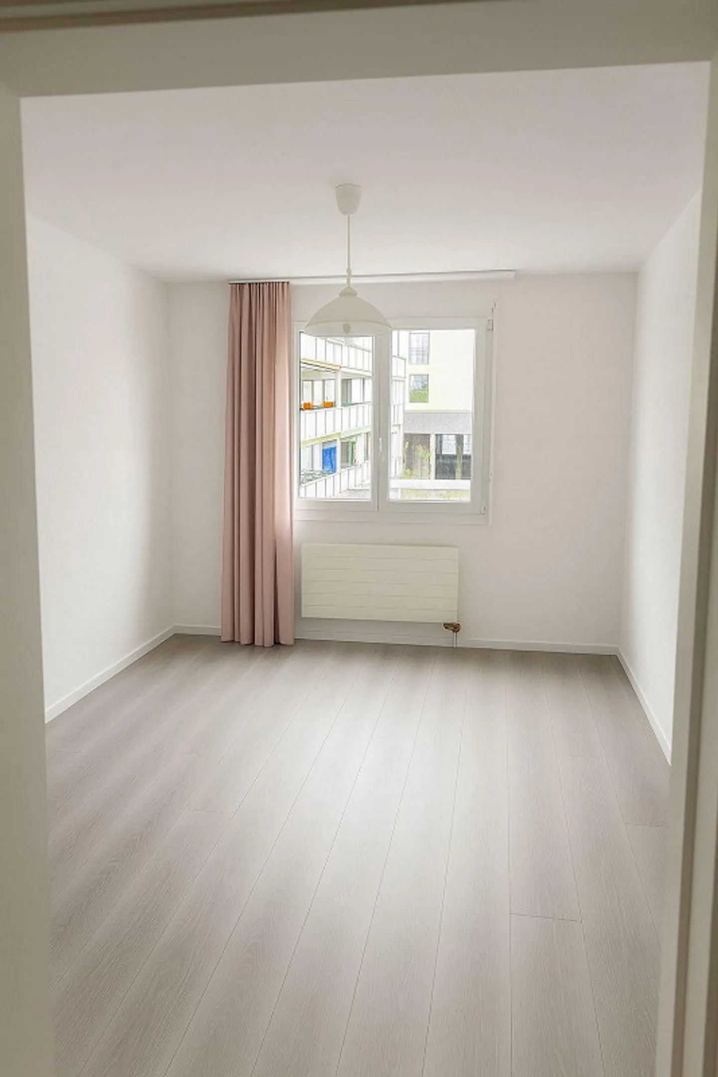 Bright 4½-room apartment with balcony and parking space in Thun - Photo 4 of 12