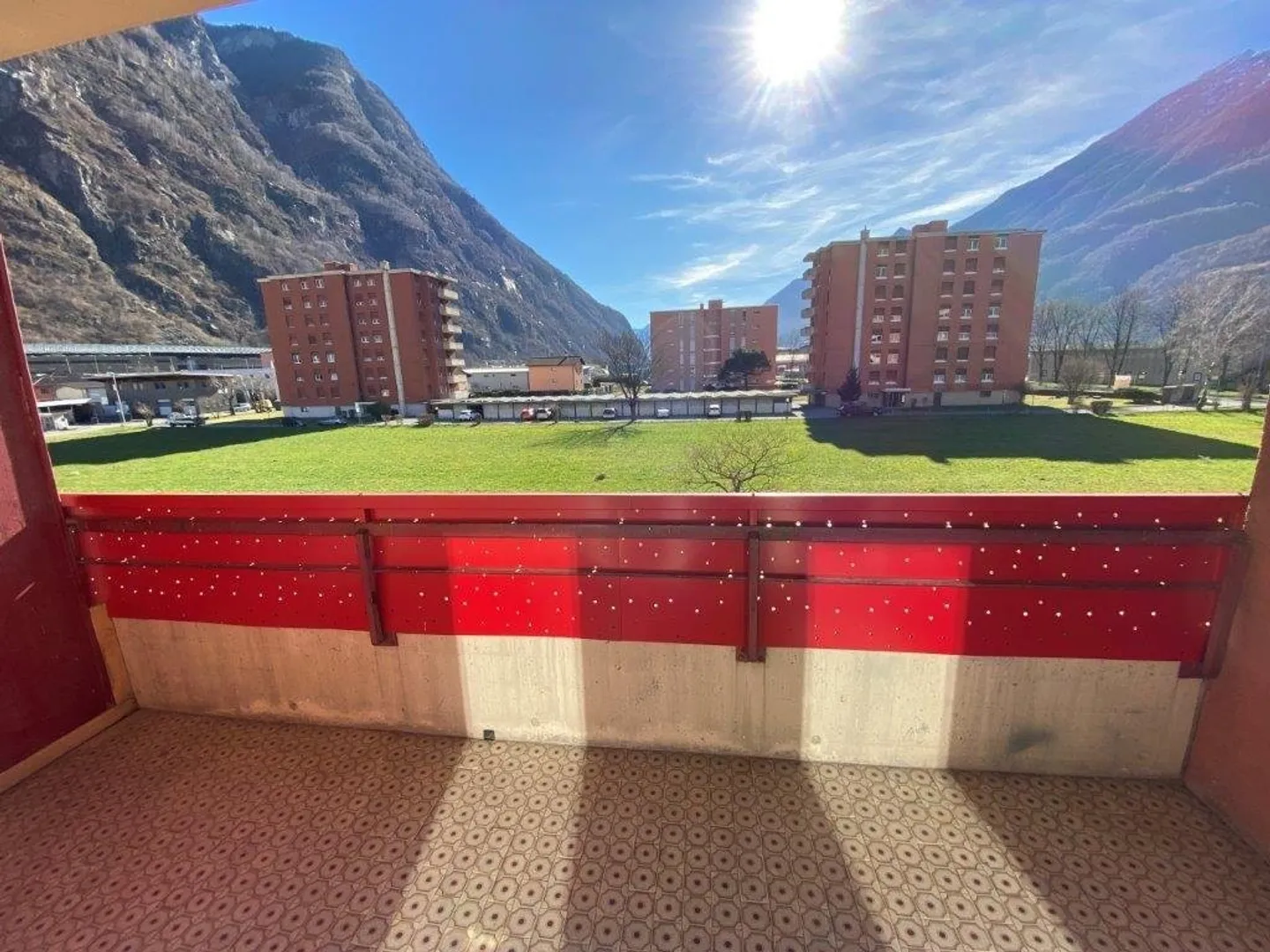 Spazioso appartamento di 4.5 locali con vista panoramica a Biasca - Foto 9 di 11