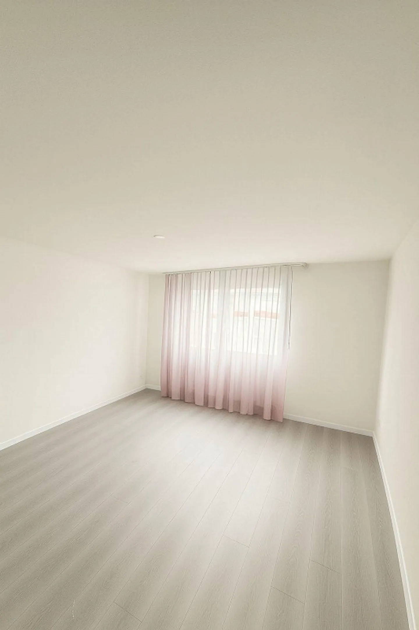 Bright 4½-room apartment with balcony and parking space in Thun - Photo 5 of 12