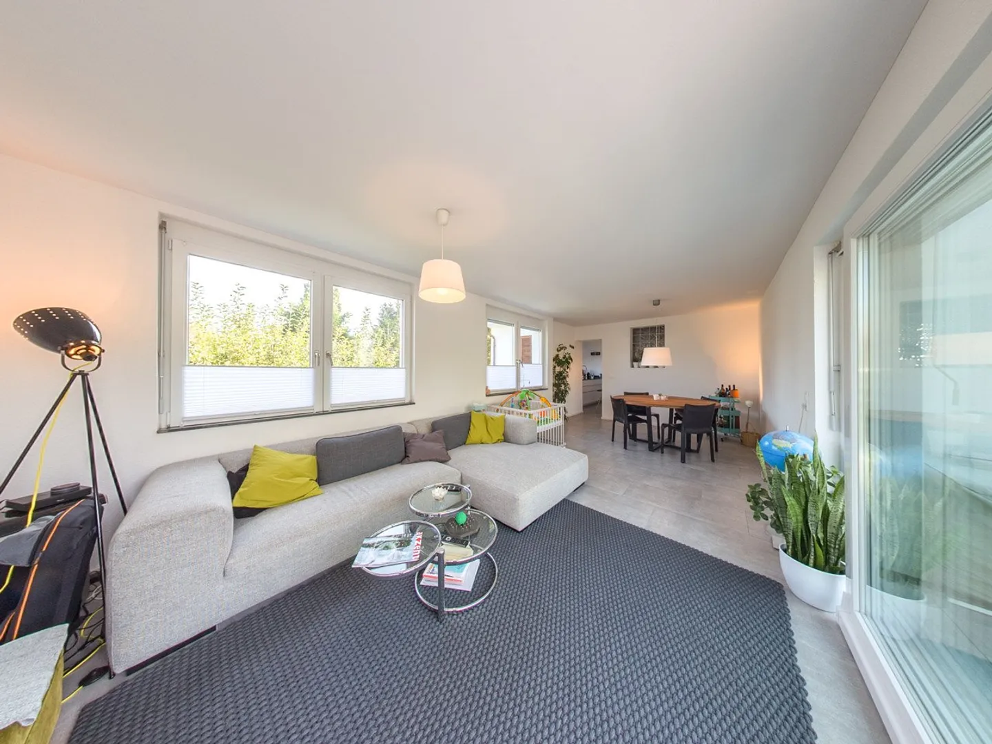 Old Building Meets New Building: 4.5-Room Apartment in Kreuzlingen with Balcony and Parking - Photo 1 of 12