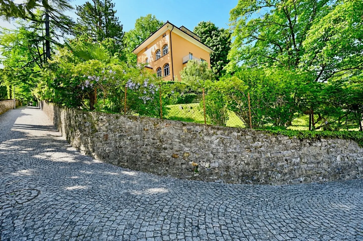 Prestigeträchtige Villa mit herrlichem Park in der Nähe des Zentrums von Lugano - Foto 5 von 17