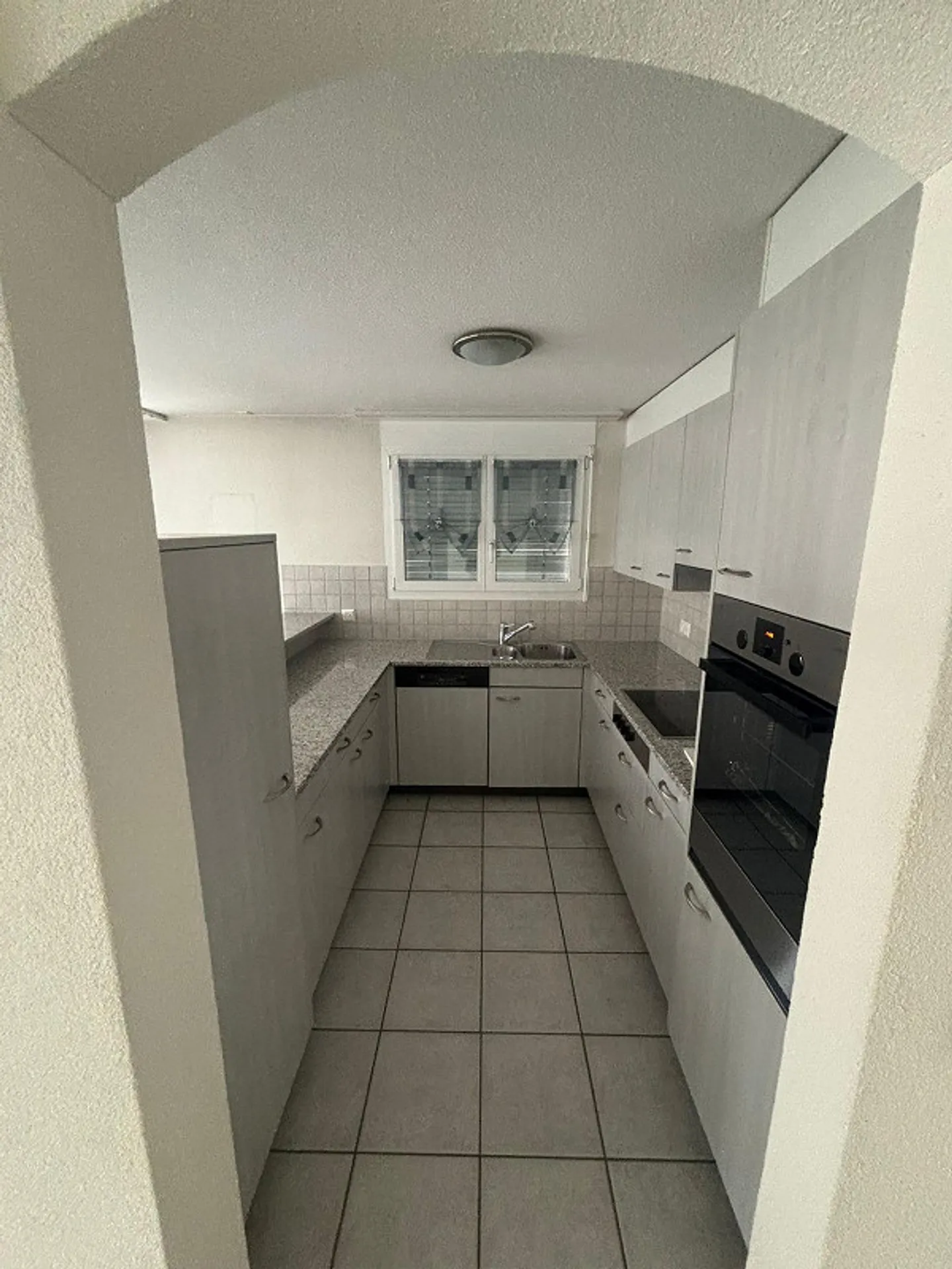 Bright 4½-room apartment with balcony and parking space in Thun - Photo 9 of 12