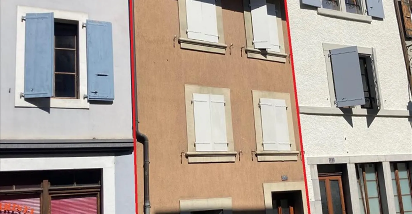 Immeuble historique avec 3 appartements - Photo 2 sur 17