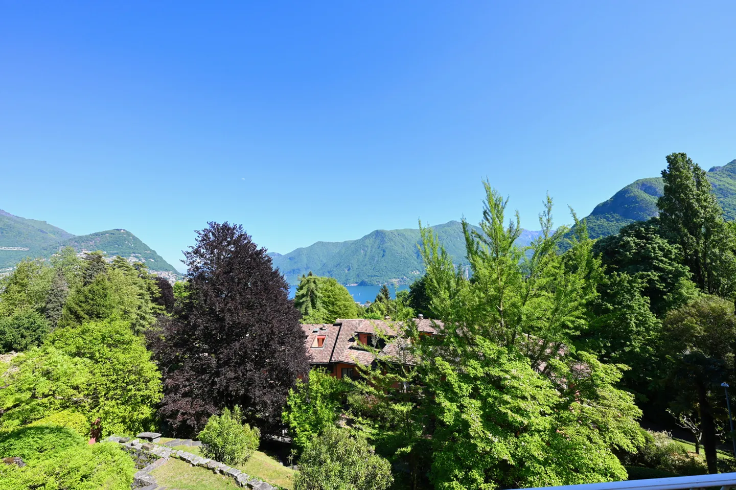 Prestigeträchtige Villa mit herrlichem Park in der Nähe des Zentrums von Lugano - Foto 14 von 17
