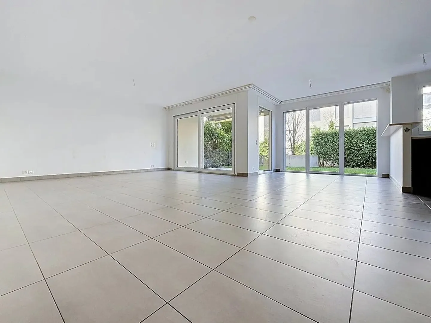 Spacious Apartment with Garden - Photo 1 of 8