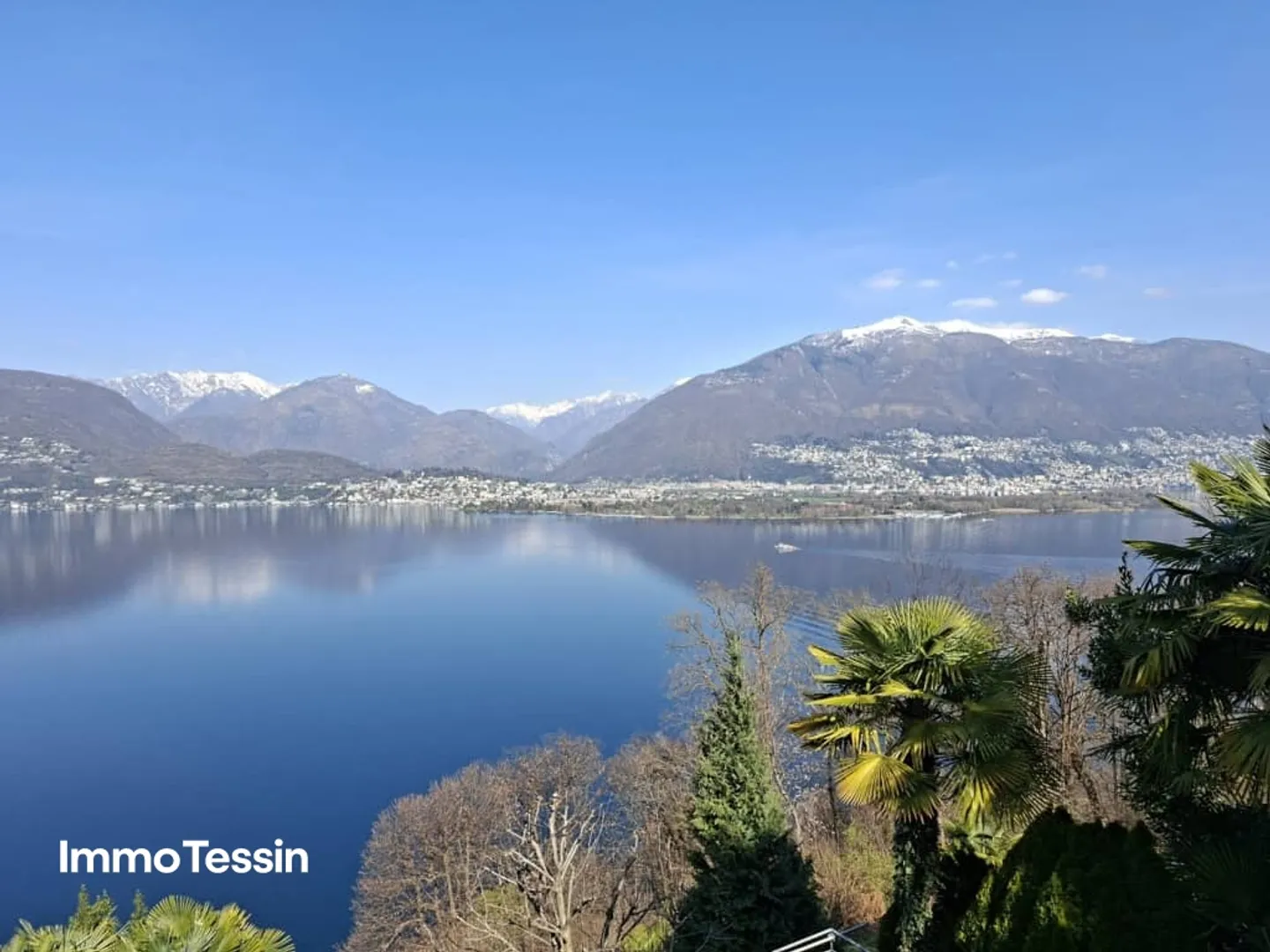 House with breathtaking 180 panorama lake view of Lake Maggiore, terrace, garden and direct access - Photo 1 of 13