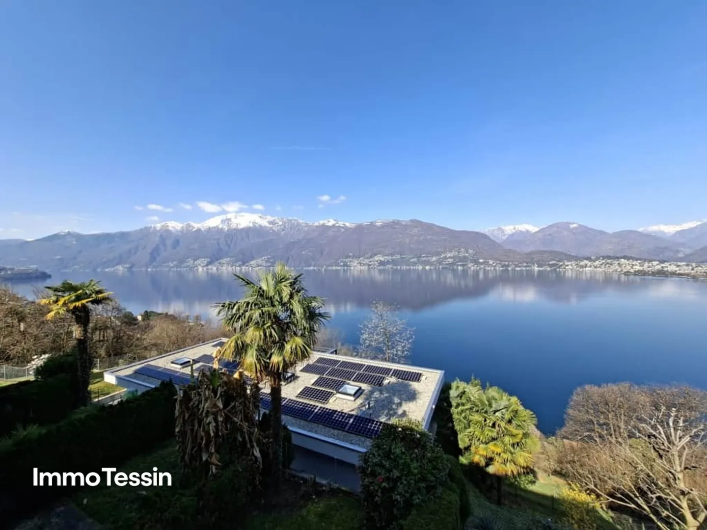 House with breathtaking 180 panorama lake view of Lake Maggiore, terrace, garden and direct access - Photo 3 of 13