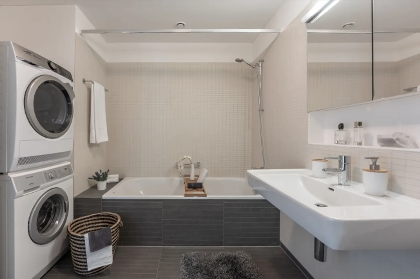 Modern Apartment in Central Location - Photo 6 of 8