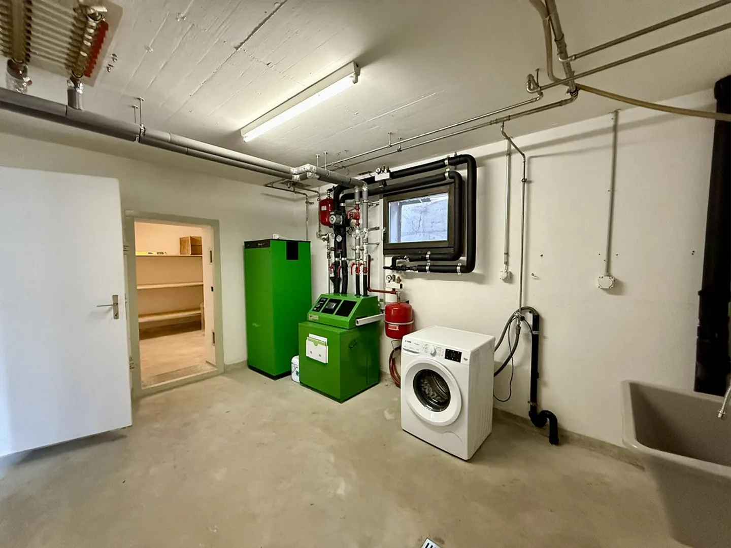 Lichtdurchflutetes 5.5-Zimmer-EFH mit Naturweiher und Weitblick - Foto 24 von 24