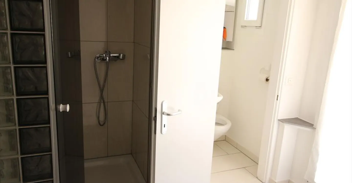 Immeuble historique avec 3 appartements - Photo 16 sur 17