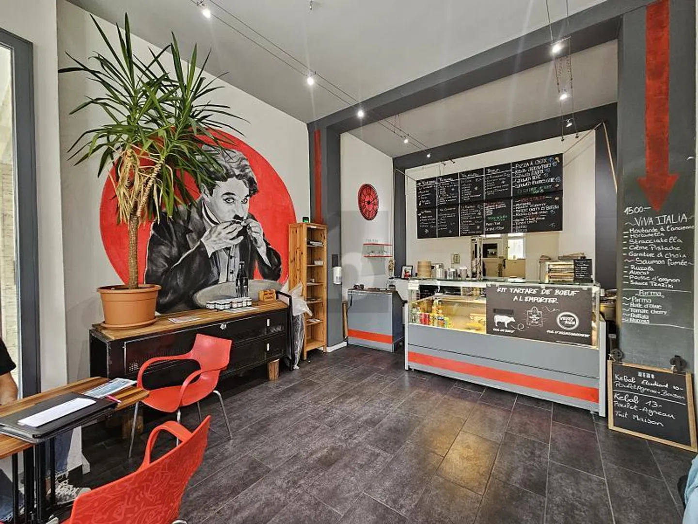 PARFAITEMENT SITUÉ ET AVEC GRAND POTENTIEL - Photo 1 sur 2