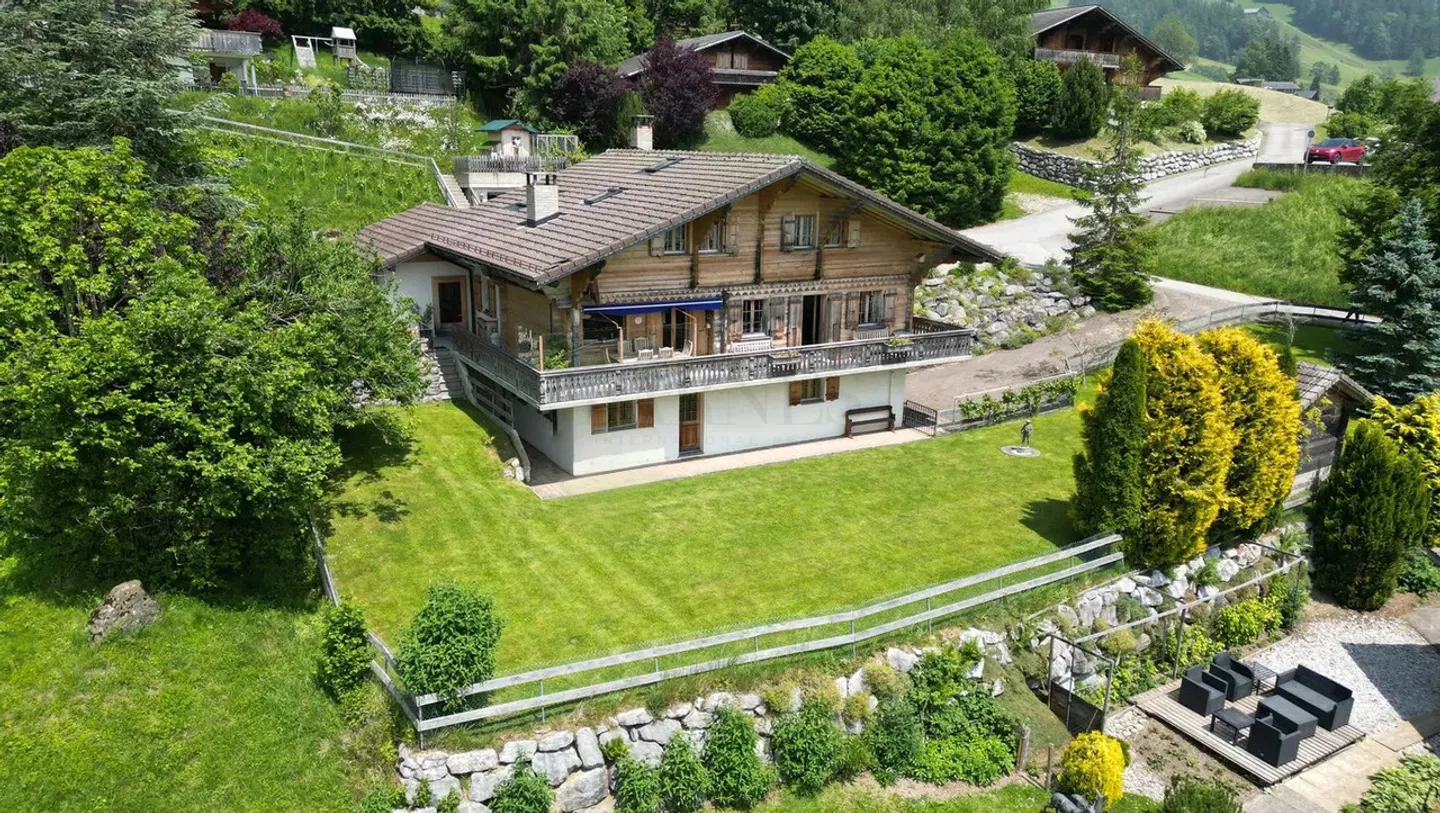 Magnificent chalet with breathtaking view - Photo 1 of 16