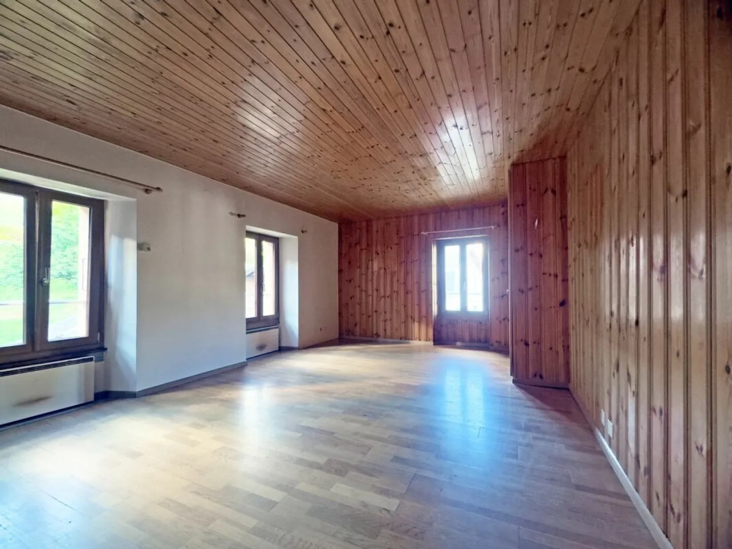 Appartamento atipico con grande potenziale, nel cuore del villaggio. - Foto 4 di 12