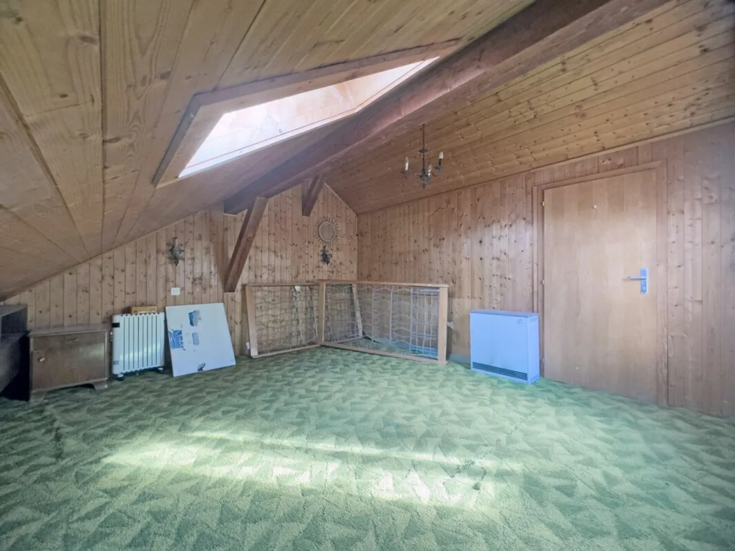 Appartamento atipico con grande potenziale, nel cuore del villaggio. - Foto 10 di 12