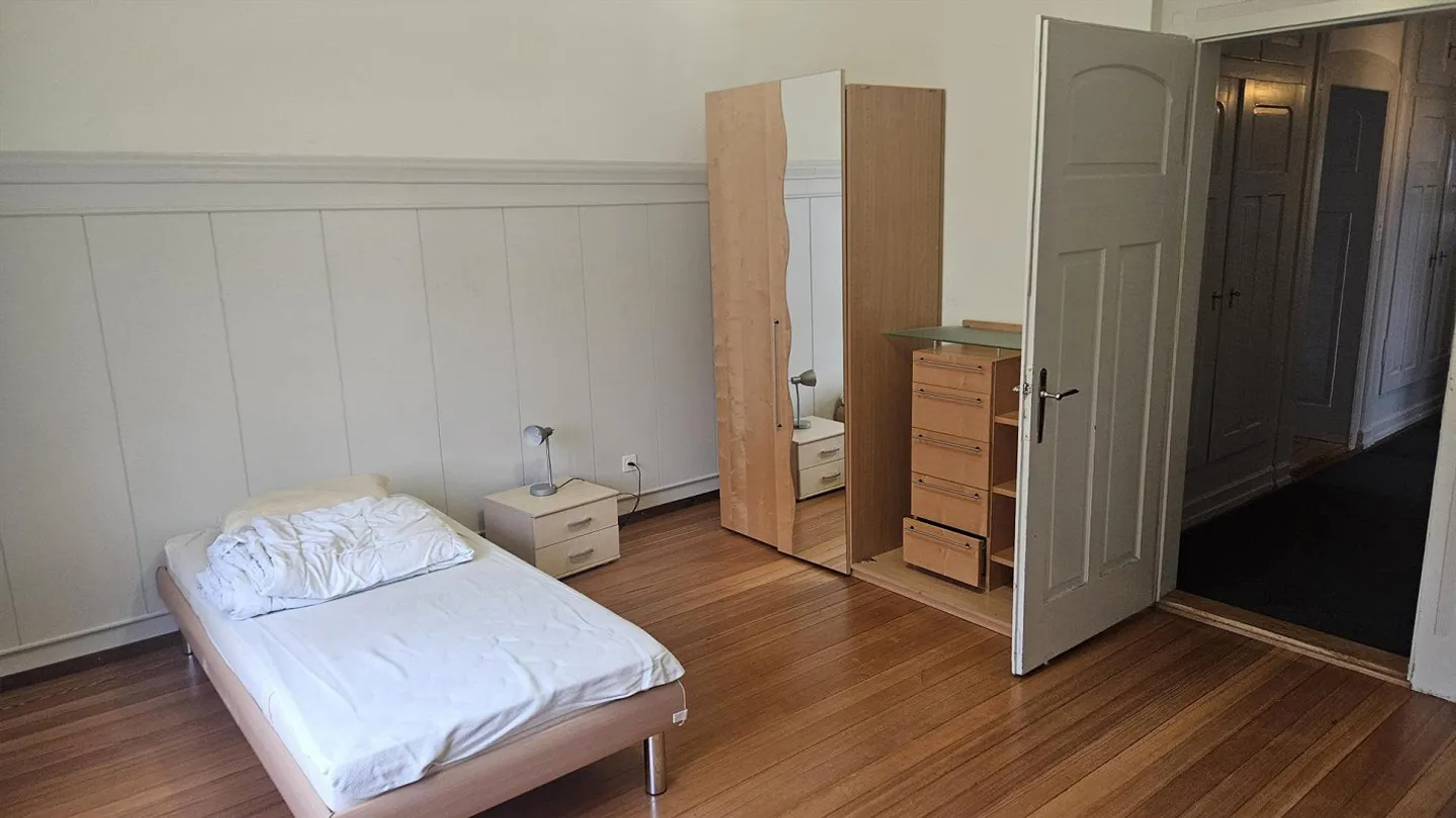 Camera doppia arredata e accogliente per uso singolo - Foto 7 di 9