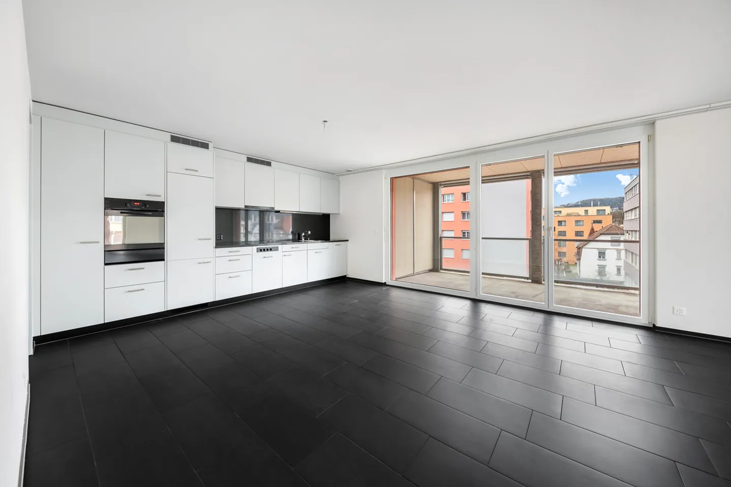 Appartement moderne dans un emplacement central - Photo 2 sur 7