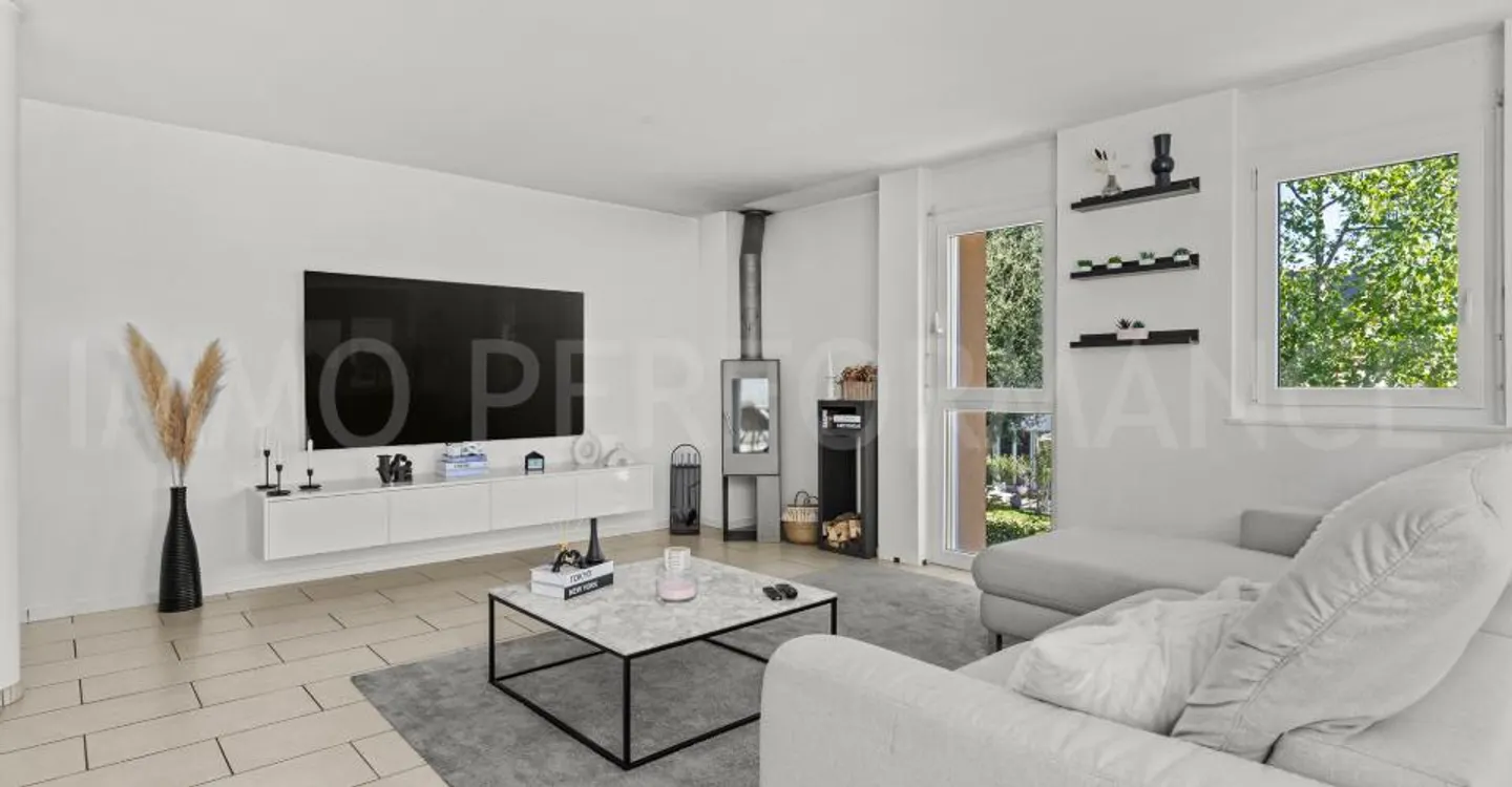 Bright 5.5 Room Corner Apartment - Photo 1 of 10