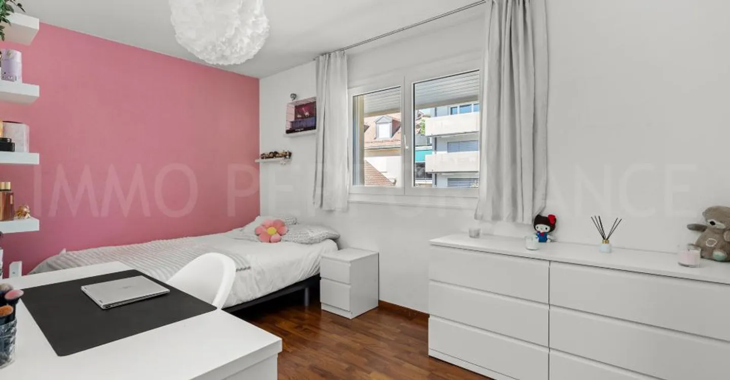 Bright 5.5 Room Corner Apartment - Photo 7 of 10