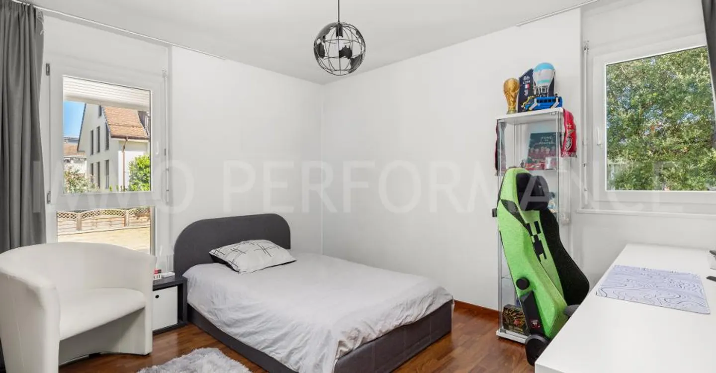 Bright 5.5 Room Corner Apartment - Photo 8 of 10