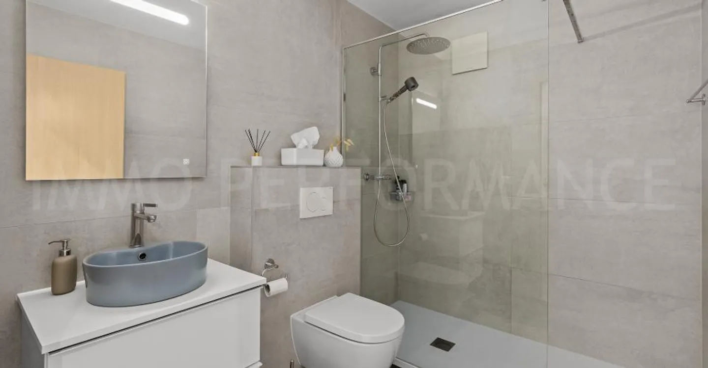 Bright 5.5 Room Corner Apartment - Photo 10 of 10