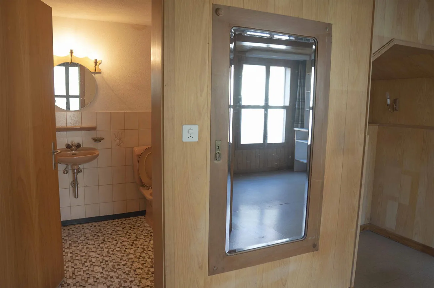 Space miracle with a usable area of approx. 211m2, lots of character and charm - Photo 5 of 29