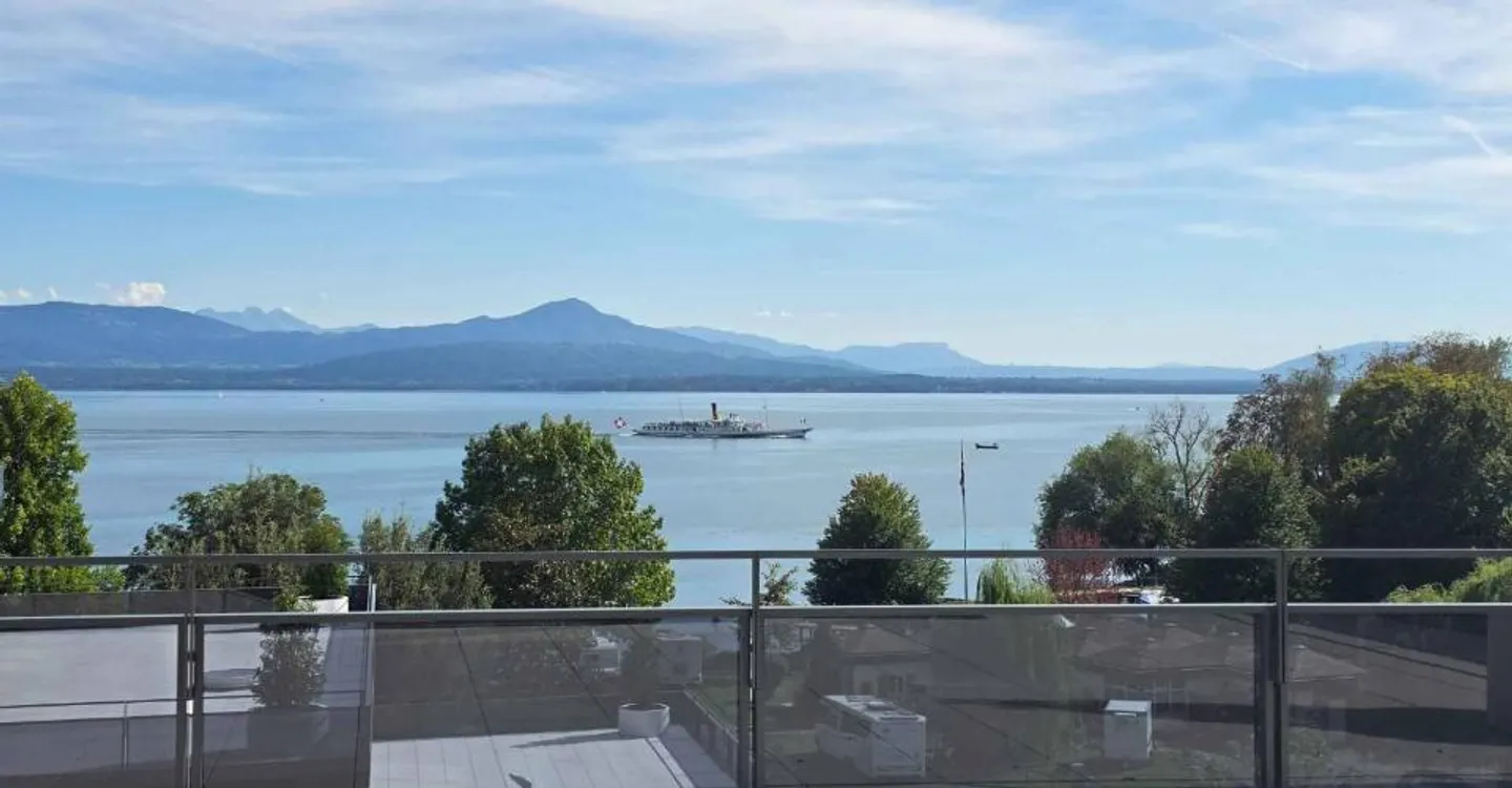 Stunning Penthouse with Rooftop - Photo 2 of 13