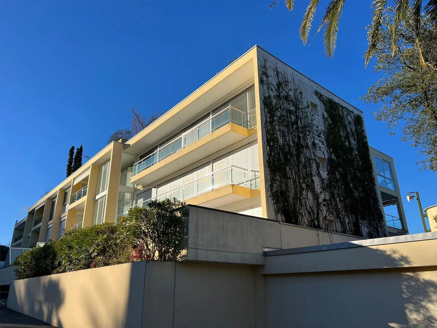 Beautiful, large 5-room apartment with magnificent lake view - Photo 2 of 17