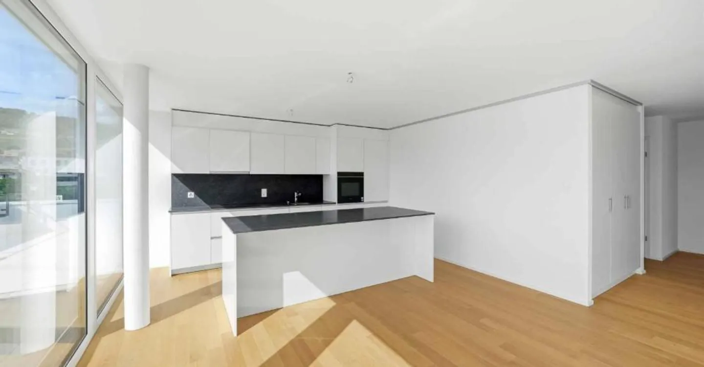 Stunning Penthouse with Rooftop - Photo 6 of 13